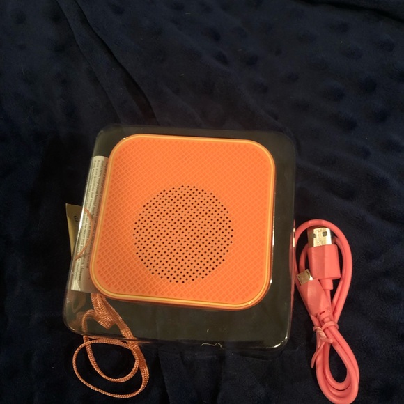 NIB Sonix Bluetooth Speaker - Picture 7 of 9
